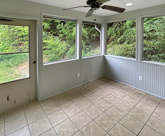 208 Glenrose Ct — Photo 13