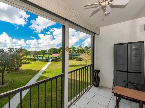 8900 Washington Blvd APT 207, Hollywood, FL 33025