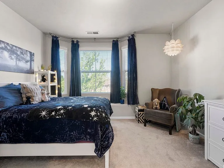 2212 Grosvenor Park Pl — Photo 3
