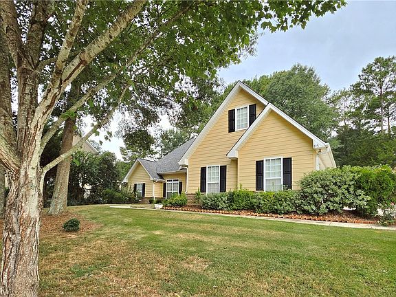 3rd image of 115 Carriagehouse Ln