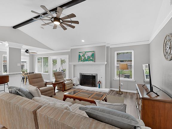 2nd image of 1029 Aspen Ln