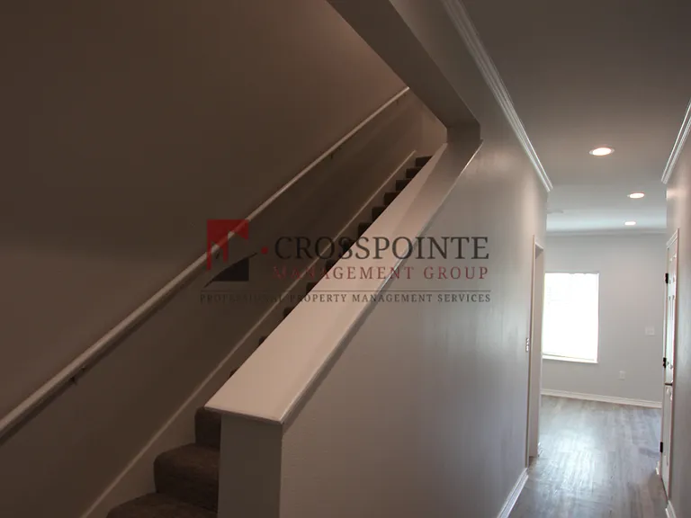 1927 Lindbergh Dr #301 — Photo 5