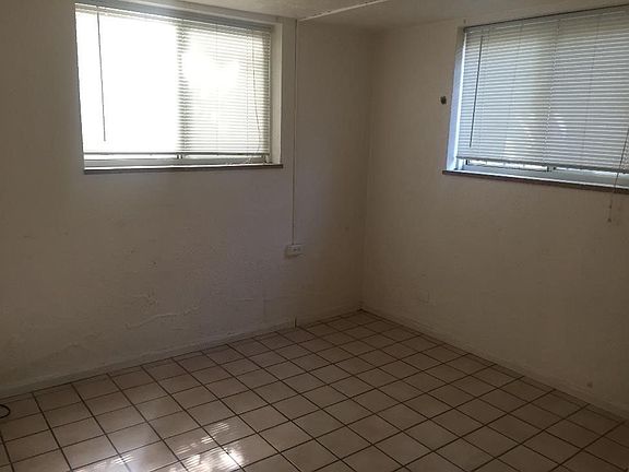 3rd image of 1555 1/2 Tamarac St