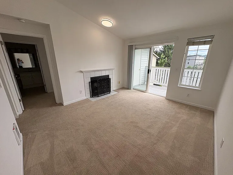 901 Sunset Blvd NE #C310 — Photo 8