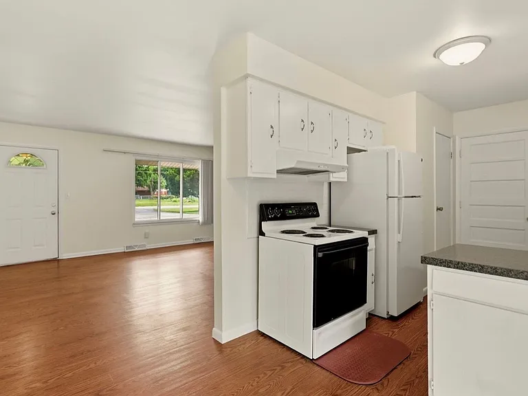 3339 Northwest Dr — Photo 5