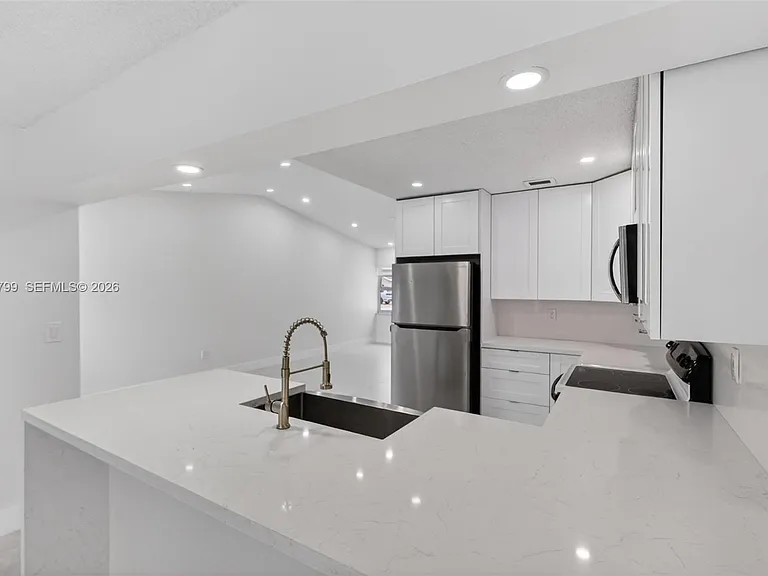4530 SW 143rd Pl — Photo 10