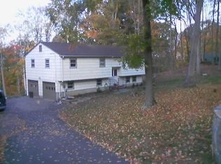 8 Roberts Dr, Bethel, CT 06801