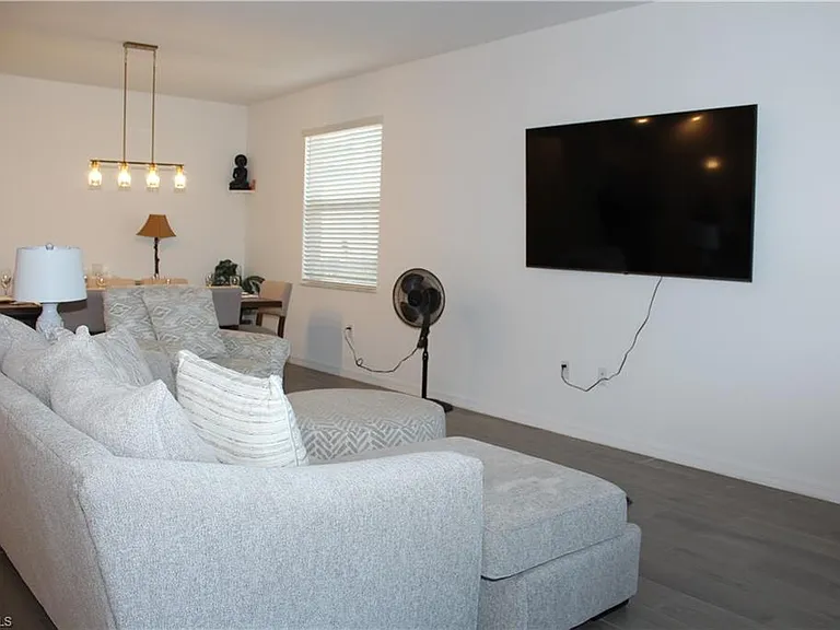 2261 Avocado Ln — Photo 10