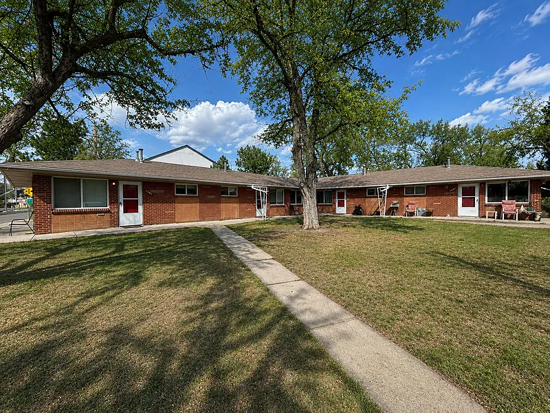 2 bed, 1.0 bath, 770 sqft, $1,425 — Photo 1