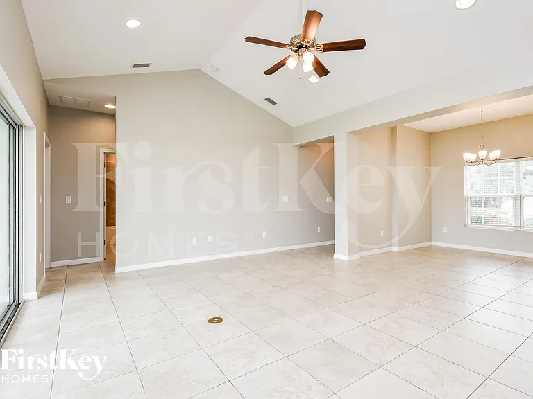 2466 Altoona Ave — Photo 4