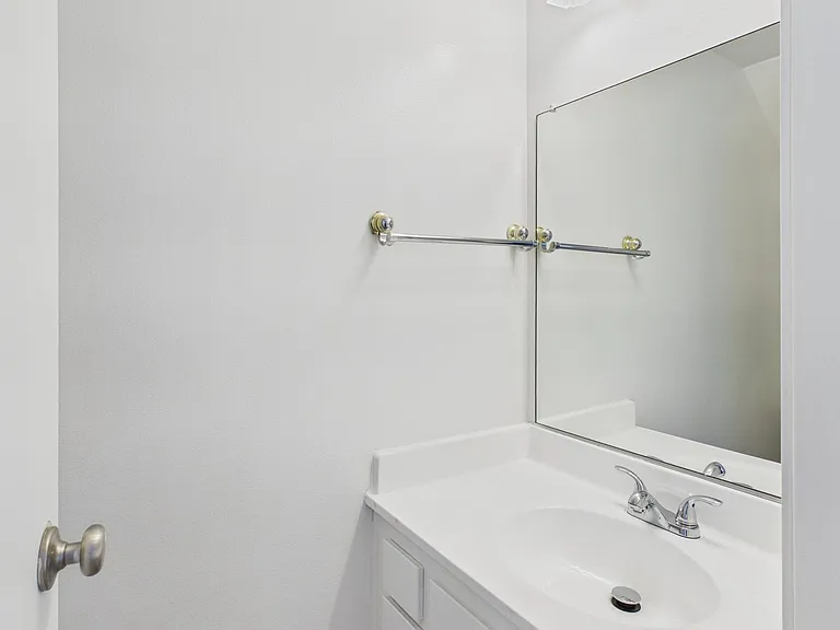 La Cresta Apartments — Photo 45
