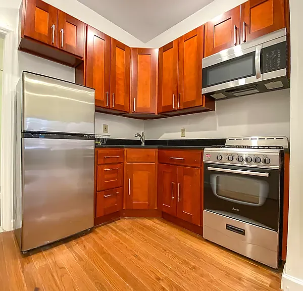 312 E 9th St #3 — Photo 1