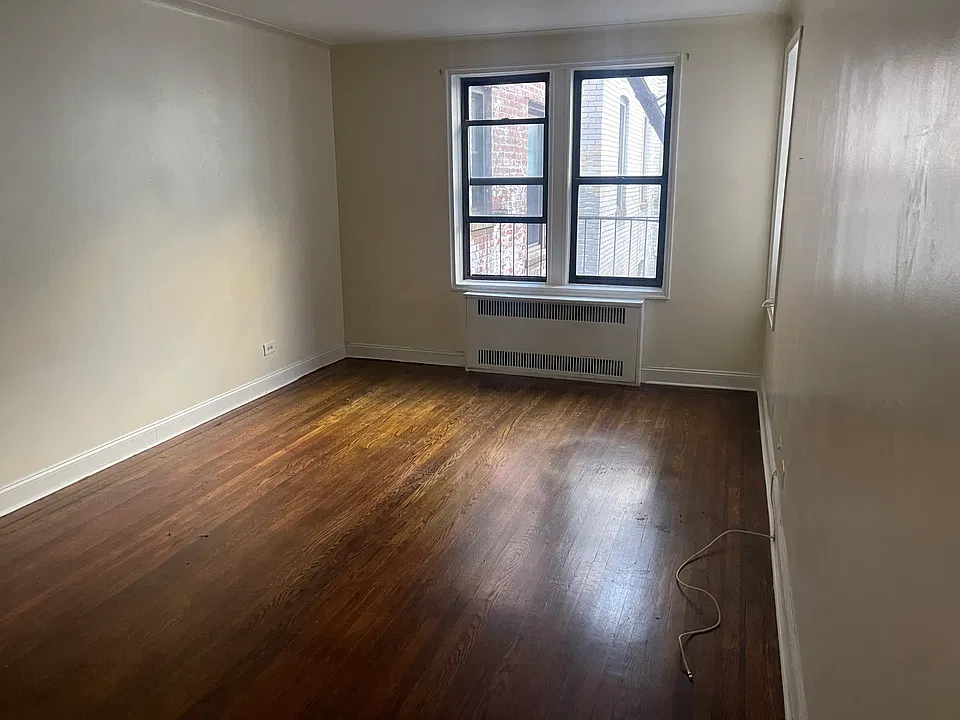 266 E 21st St #2L
