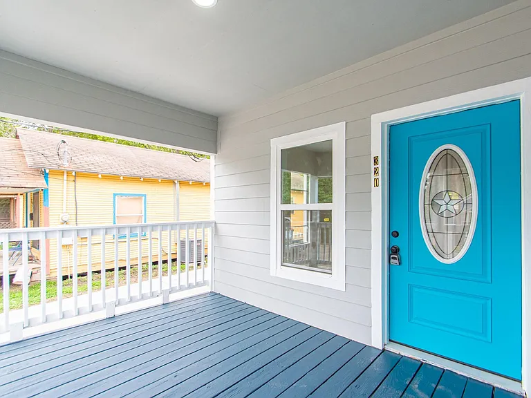 320 E Murrill St — Photo 3