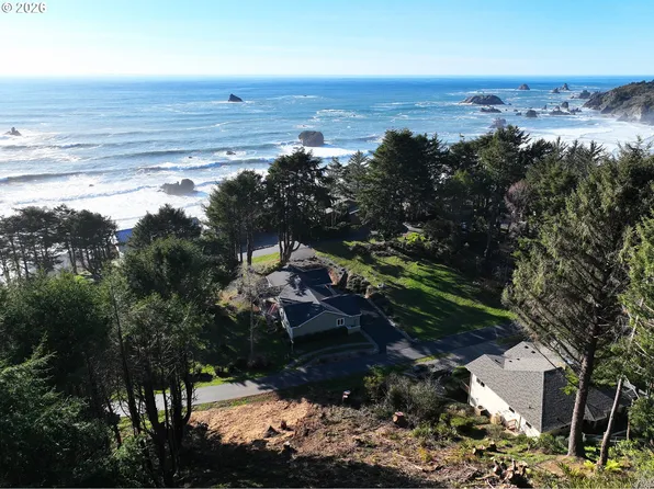 Deer Park Dr #500, Brookings, OR 97415