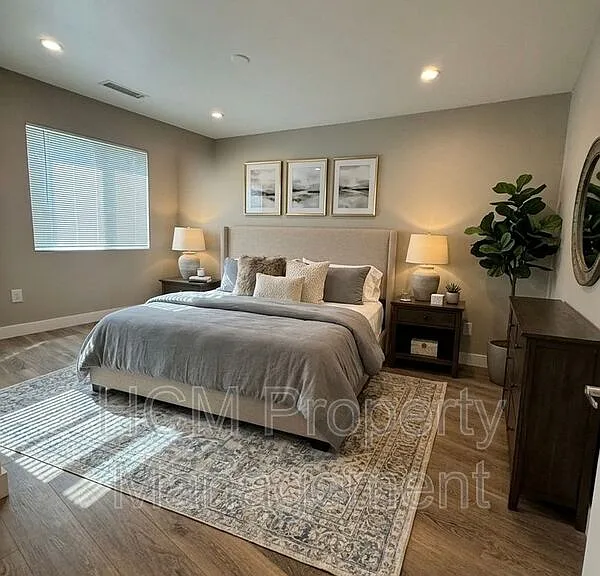 874 N Orange St — Photo 10