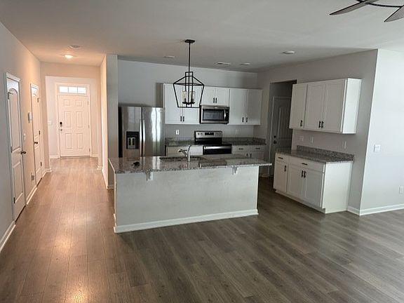 3rd image of 211 Harris Ln