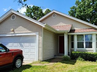 221 Mondair Dr, O'Fallon, MO 63368