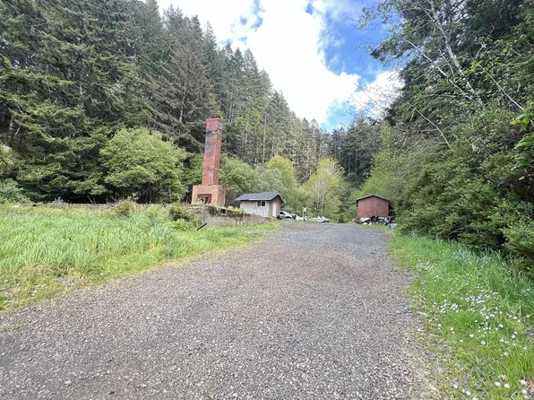 28515 Mateer Rd, Gold Beach, OR 97444