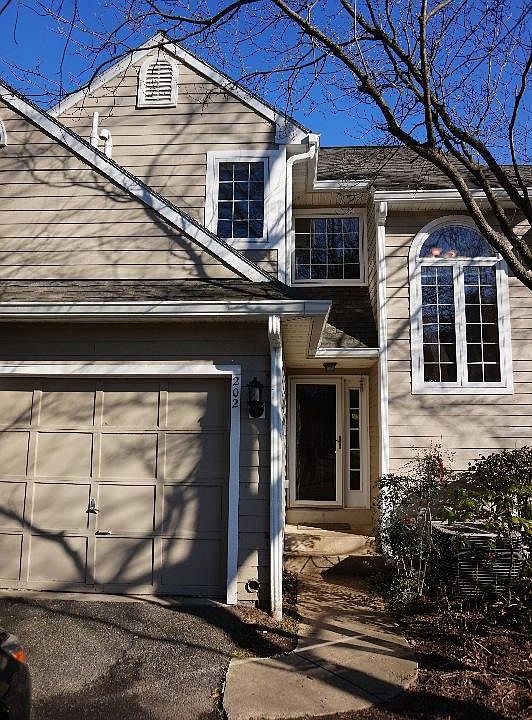 1st image of 218 E Village Ln