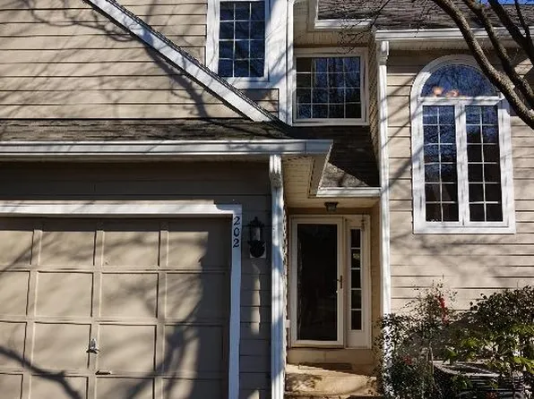 218 E Village Ln, Chadds Ford, PA 19317