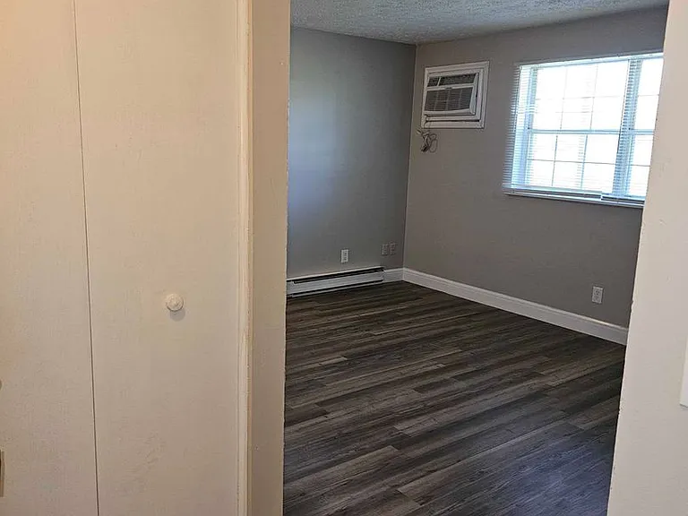 Willow Run Apartments — Photo 21