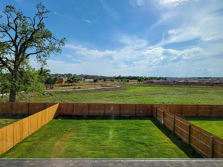 325 Brody Ln — Photo 18