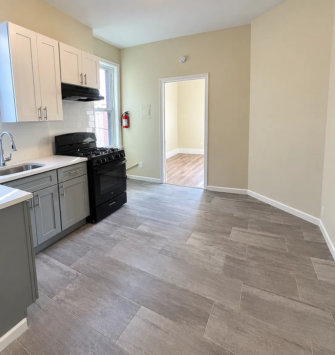 2 bed, 800 sqft, $1,600 — Photo 3