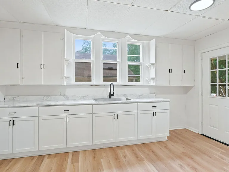 3034 Abbott St — Photo 3