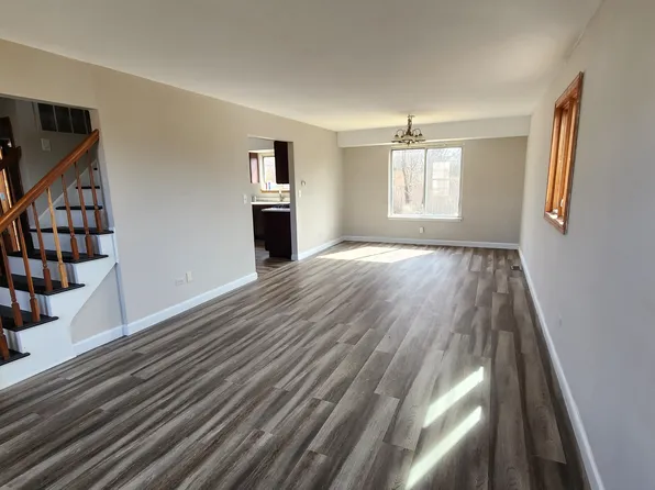 1111 Thomas Blvd, Mundelein, IL 60060