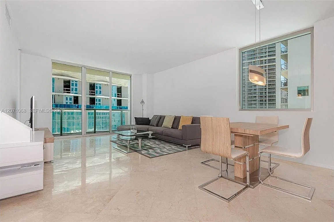 2 bed, 2.0 bath, 1200 sqft, $4,100 — Photo 3