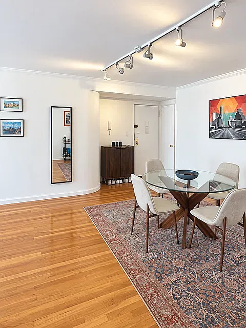 157 East 18th Street — Photo 4