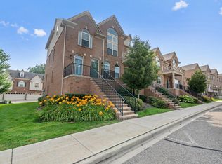39665 Springwater Dr, Northville, MI