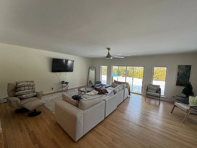 6317 Pleasant Dr — Photo 10