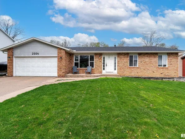 2504 Emerald Dr, Davenport, IA 52804