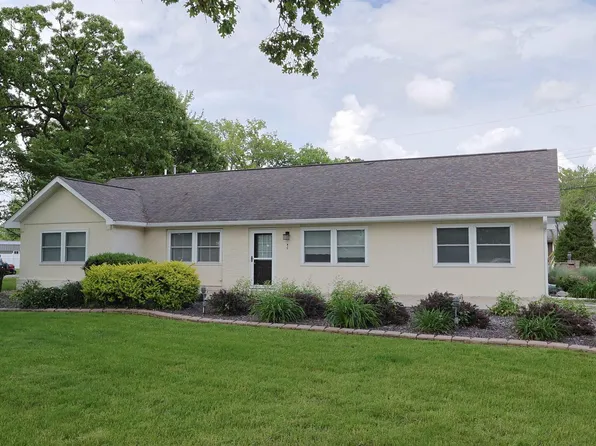 205 E Jennings St, Salem, IL 62881