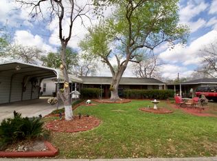 1013 E Hutchinson, Beeville, TX 78102