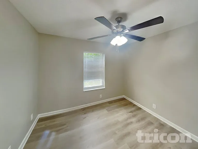 104 Edgewater Ct — Photo 17