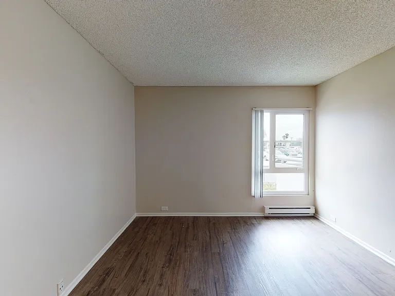 Eight 80 Newport Beach — Photo 130