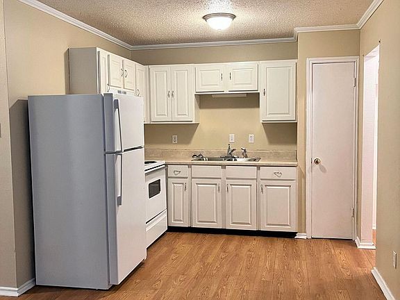 5th image of 228 Coopwood Ave #1