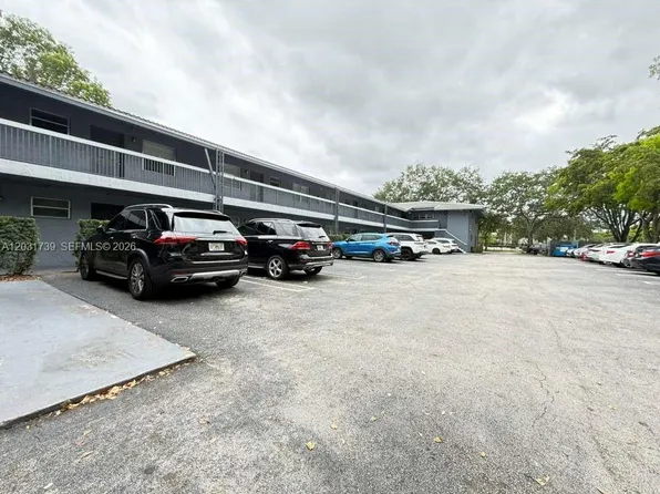 8982 W Sample Rd #204, Pompano Beach, FL 33065