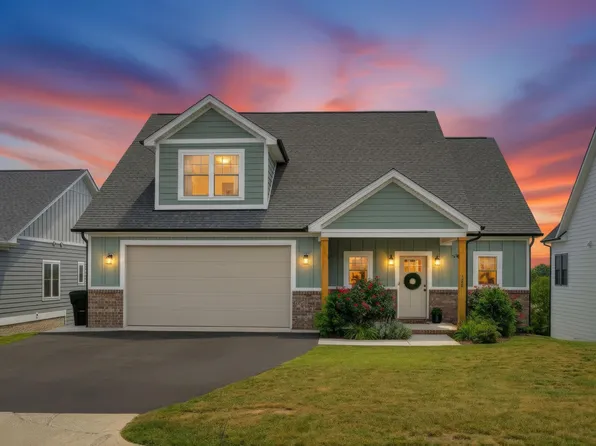 128 Chamberlain Dr, Staunton, VA 24401