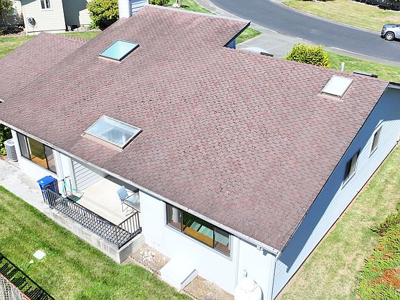 3rd image of 821 Brookhaven Dr