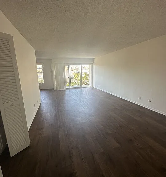 1420 S Oakhurst Dr #208 — Photo 7