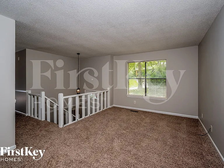 3104 Cobblestone Dr — Photo 3