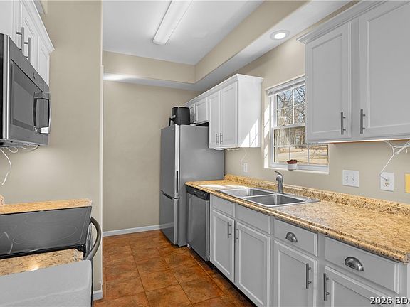 4th image of 34 Walnut Rd