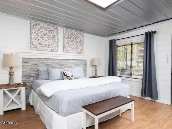 124 Roaring Fork Rd, Gatlinburg, TN 37738