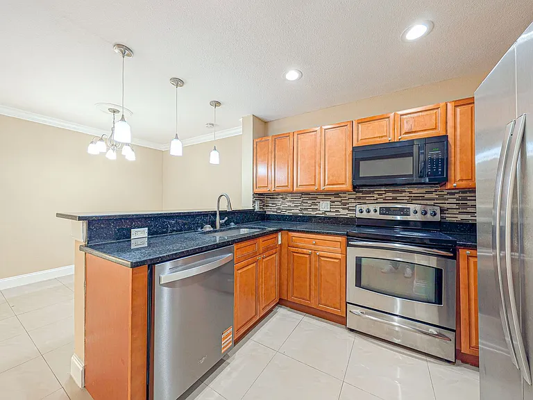 6022 Westgate Dr #101 — Photo 5