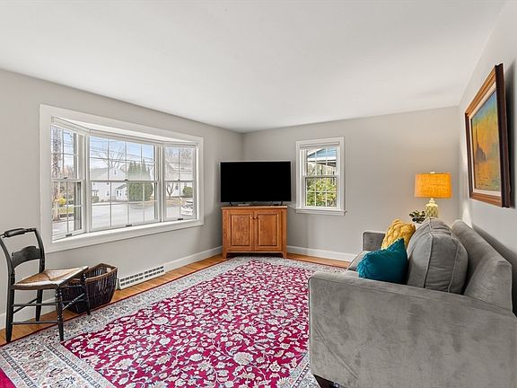 4th image of 72 Village St