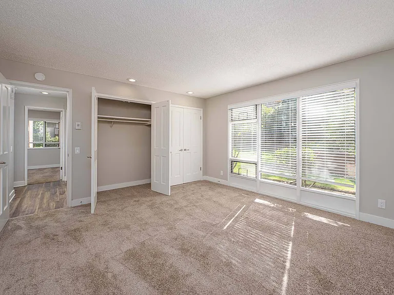 The Regent at Bellevue Way Apartments — Photo 33
